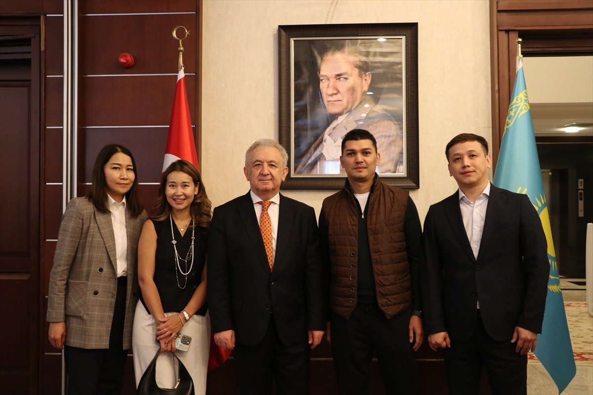 Kazakistan’ın başkenti Astana’da 19 Mayıs Atatürk’ü Anma, Gençlik ve Spor Bayramı dolayısıyla...