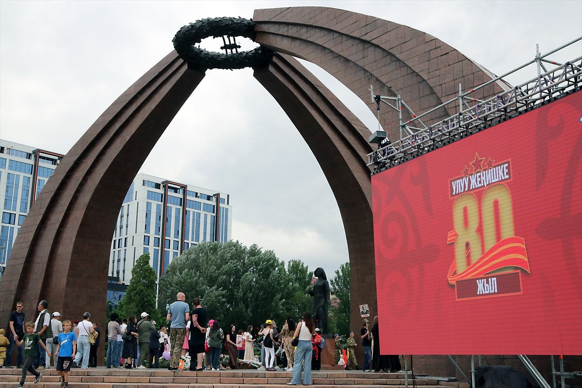 Kırgızistan'da, Sovyetler Birliği'nin (SSCB) İkinci Dünya Savaşı'nda Nazi Almanyası'nı yendiği gün...