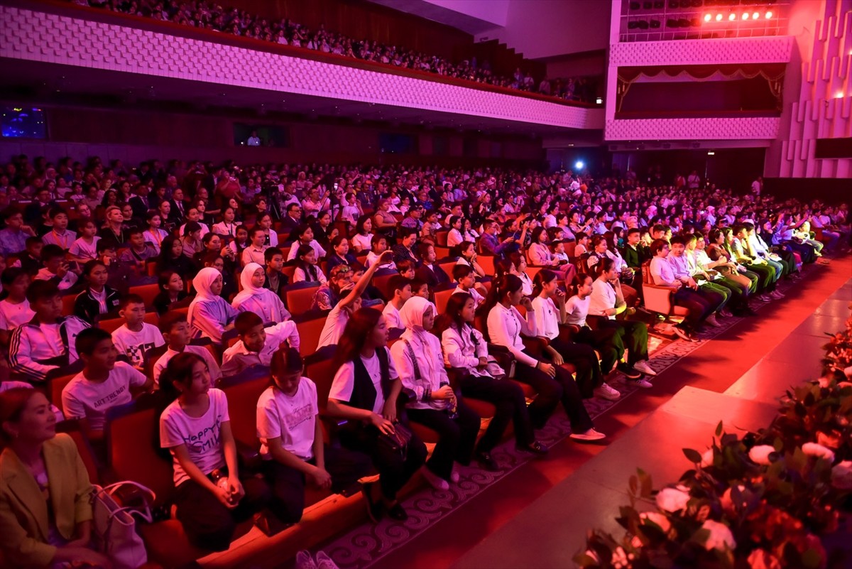 Kırgızistan'ın başkenti Bişkek'te, "Nariste" 5. Uluslararası Çocuk Folklor Festivali...