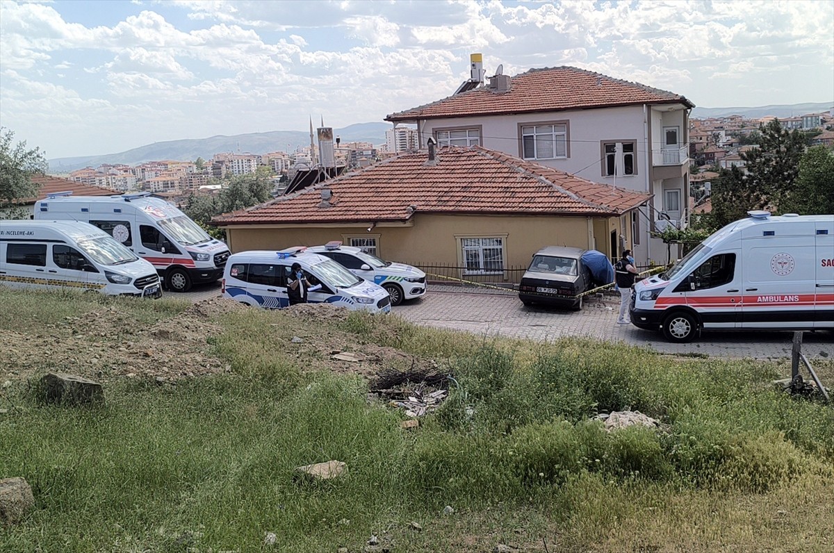 Kırıkkale'de direksiyon başında kalp krizi geçirerek kaza yapan sürücü hayatını kaybetti, araçta...