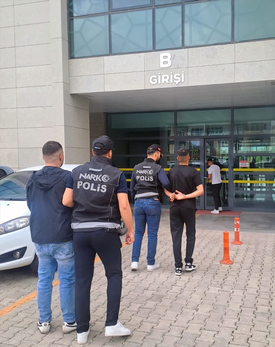 Kırıkkale'de uyuşturucu operasyonunda yakalanan 2 zanlı tutuklandı. Operasyonda, 2 bin 240...