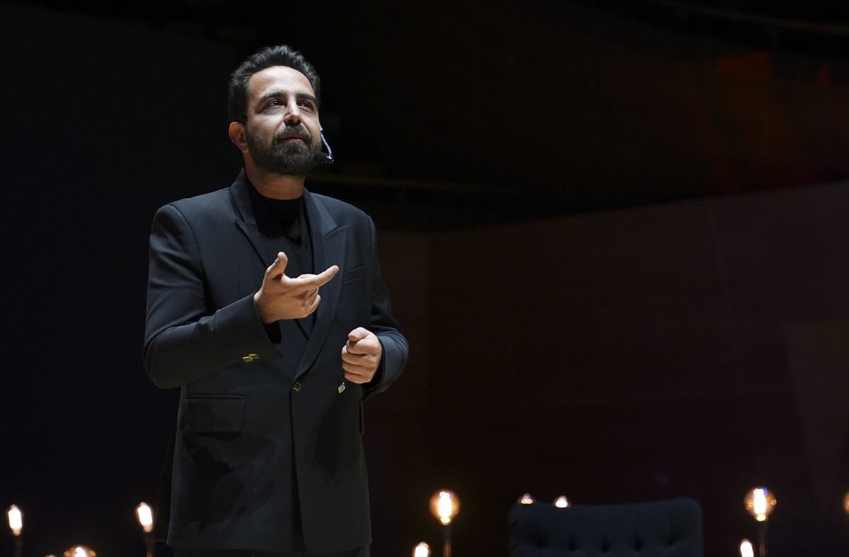 Klinik psikolog ve yazar Gökhan Çınar'ın sunduğu, izleyicilere farkındalık kazandırmayı amaçlayan...