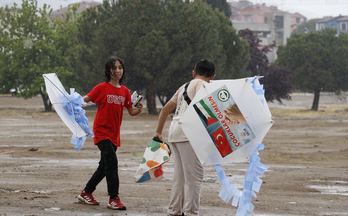 Kocaeli'nin Gölcük ilçesinde, İsrail'in saldırısı altındaki Gazze'de yaşanan insanlık dramına...