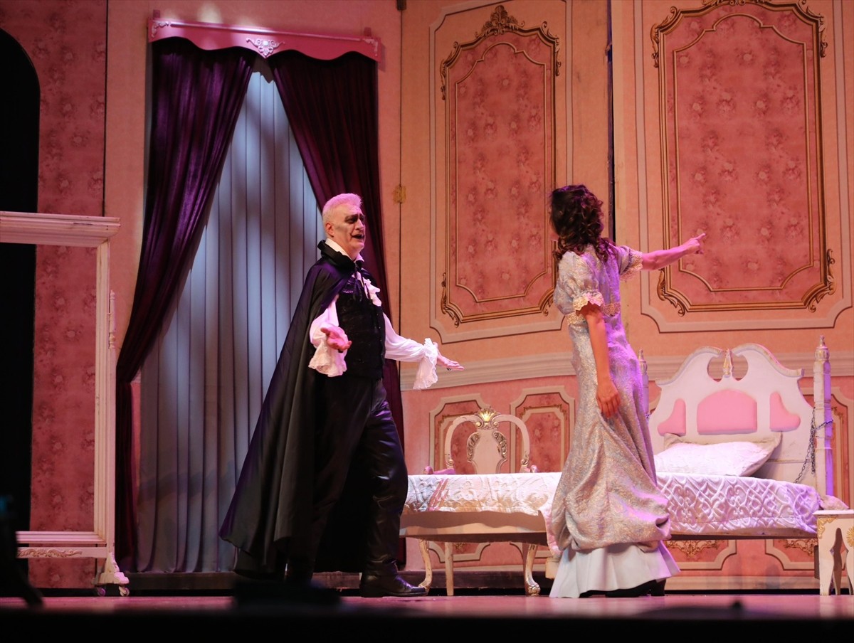 Konya'da, Devlet Tiyatrolarınca düzenlenen "17. Bin Nefes Bir Ses Uluslararası Türkçe Tiyatro...