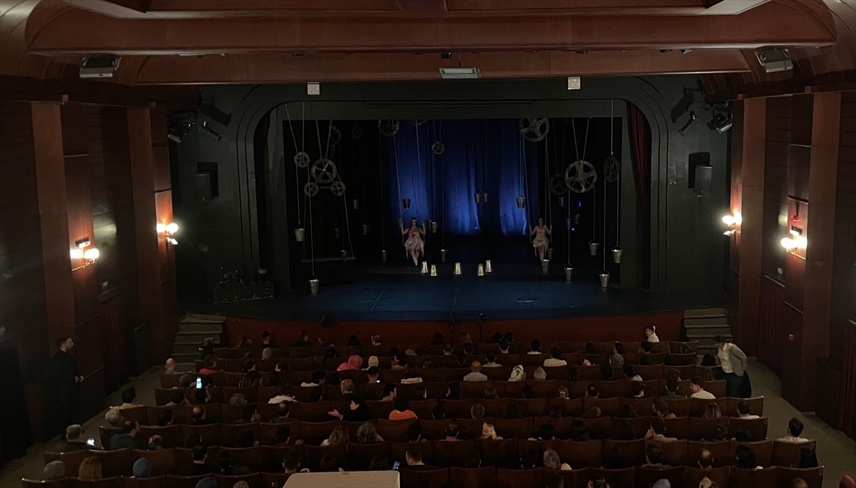 Konya'da, Devlet Tiyatrolarınca düzenlenen "17. Bin Nefes Bir Ses Uluslararası Türkçe Tiyatro...