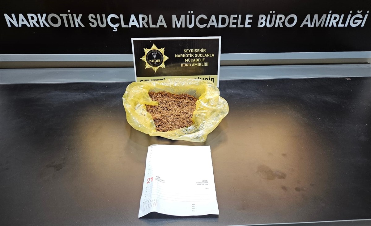 Konya'nın Seydişehir ilçesinde düzenlenen uyuşturucu operasyonunda gözaltına alınan 3 şüpheliden...