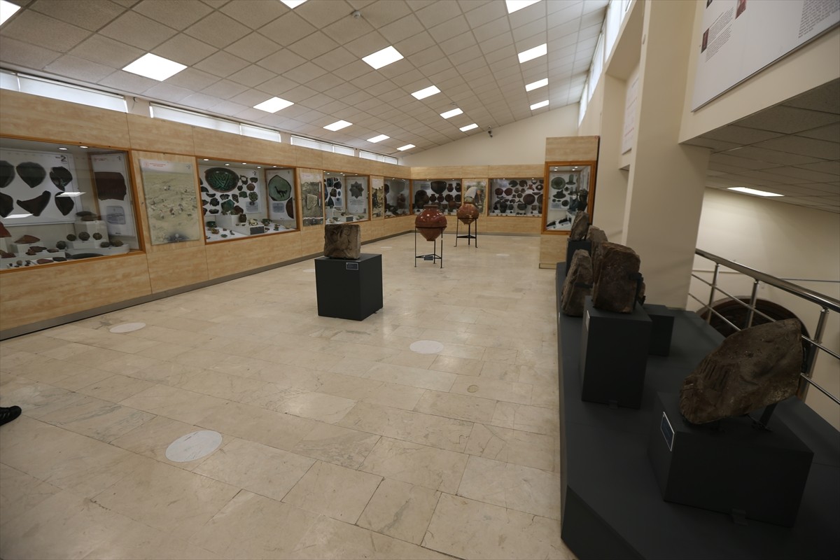 Kültür Varlıkları ve Müzeler Genel Müdürlüğünce, "102. Yılda 102 Sergi: Cumhuriyet'in Işığında...