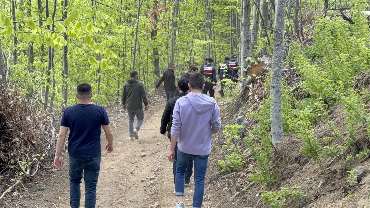 Kütahya'nın Domaniç ilçesinde 3 gündür kayıp olan kişinin bulunmasına yönelik başlatılan arama...