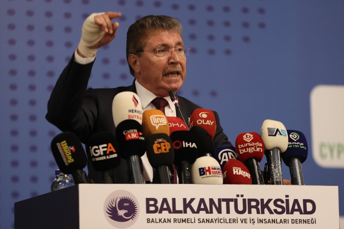 Kuzey Kıbrıs Türk Cumhuriyeti (KKTC) Başbakanı Ünal Üstel (fotoğrafta),Bursa'da bir otelde...