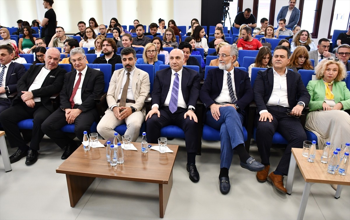 Kuzey Makedonya'nın başkenti Üsküp'te faaliyet gösteren Uluslararası Balkan Üniversitesi (IBU)...