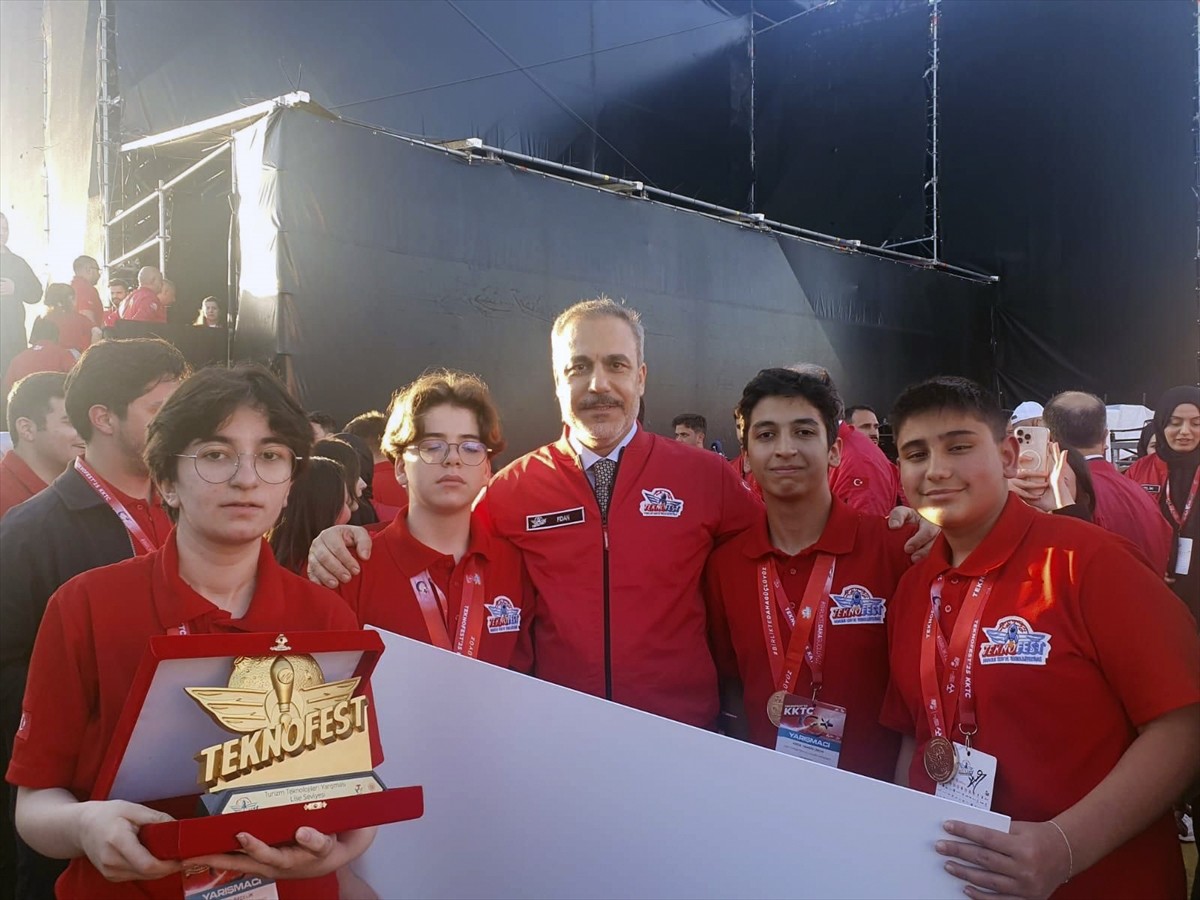 Malatyalı öğrenciler, katıldıkları TEKNOFEST KKTC'de turizm teknolojileri alanında hazırladıkları...
