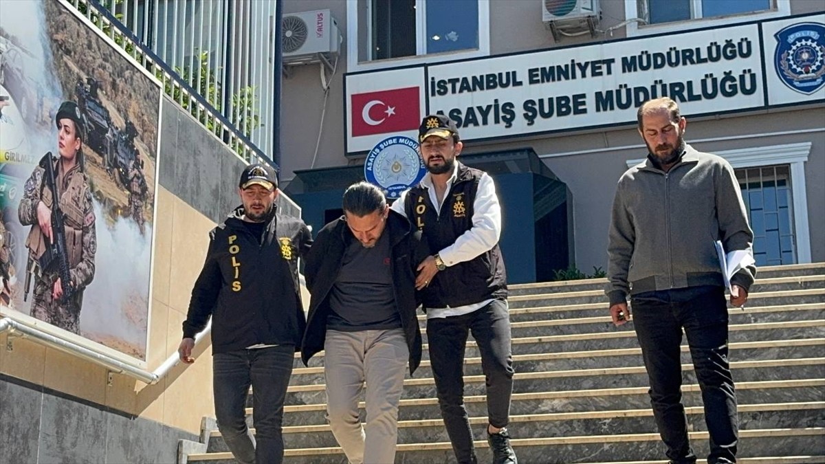 Maltepe'de, trafikte tartıştığı taksi şoförünün arbedede yere düşerek tedavi olduğu hastanede...