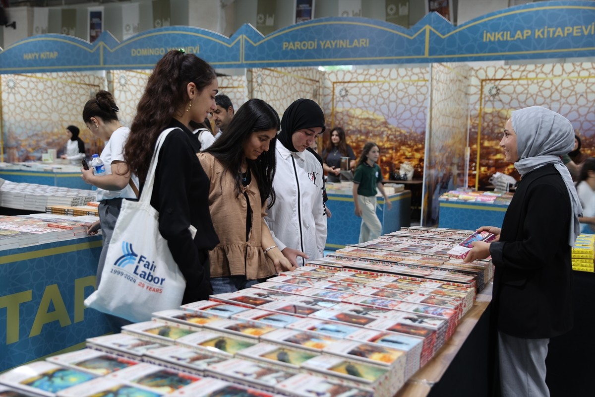 Mardin'de düzenlenen 2. Kitap Fuarı, kapılarını kitapseverlere açtı.