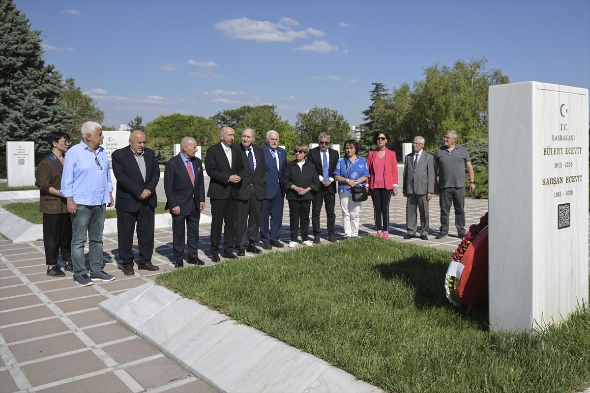 Merhum Başbakan Bülent Ecevit, doğumunun 100. yılında Türkiye Cumhuriyeti Devlet Büyükleri Anıt...