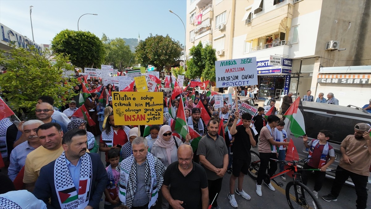 Mersin'in Anamur ilçesinde Filistin'e destek için gerçekleştirilen yürüyüşte İsrail'in saldırıları...