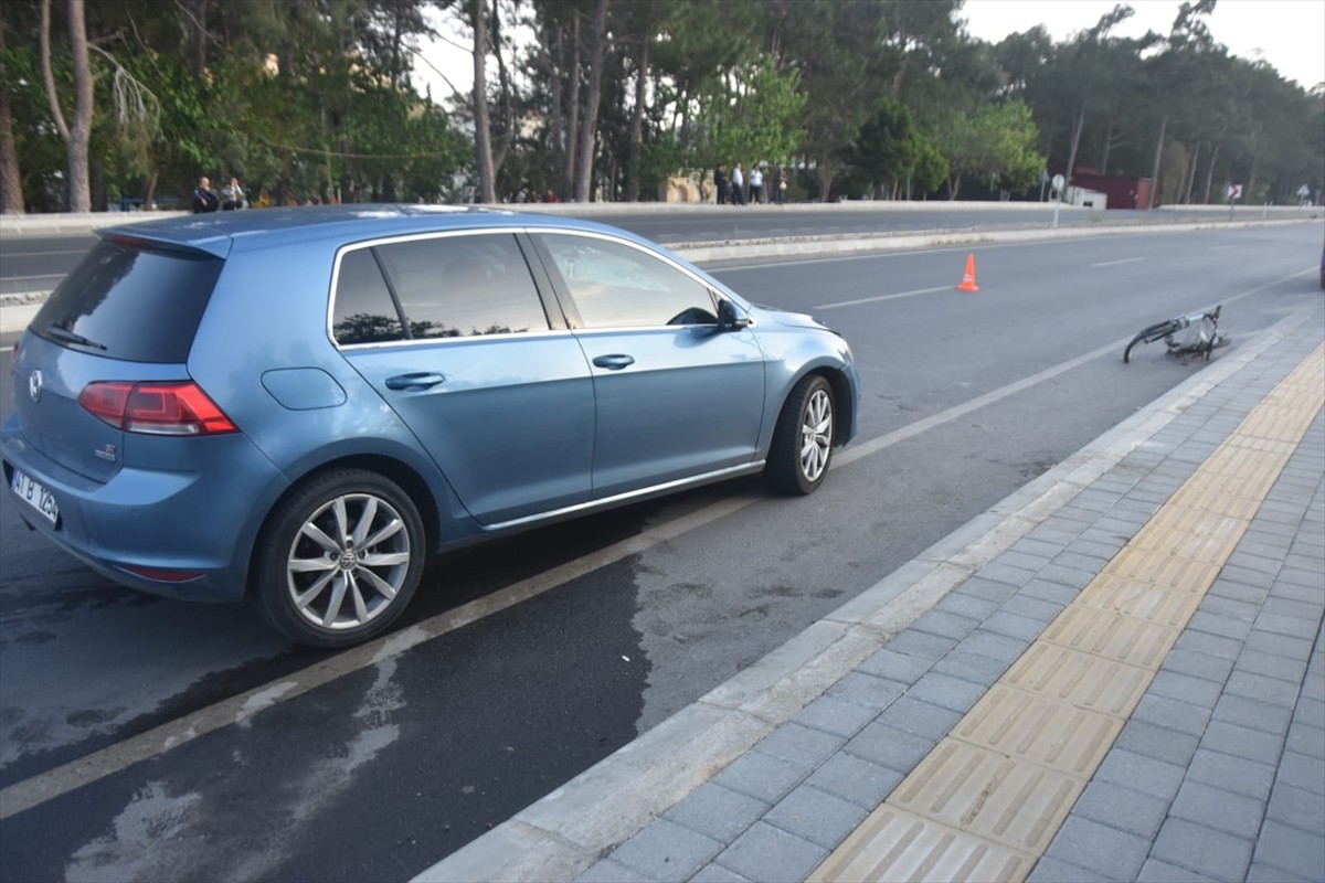 Mersin'in Bozyazı ilçesinde otomobilin çarptığı bisikletli çocuk ağır yaralandı.