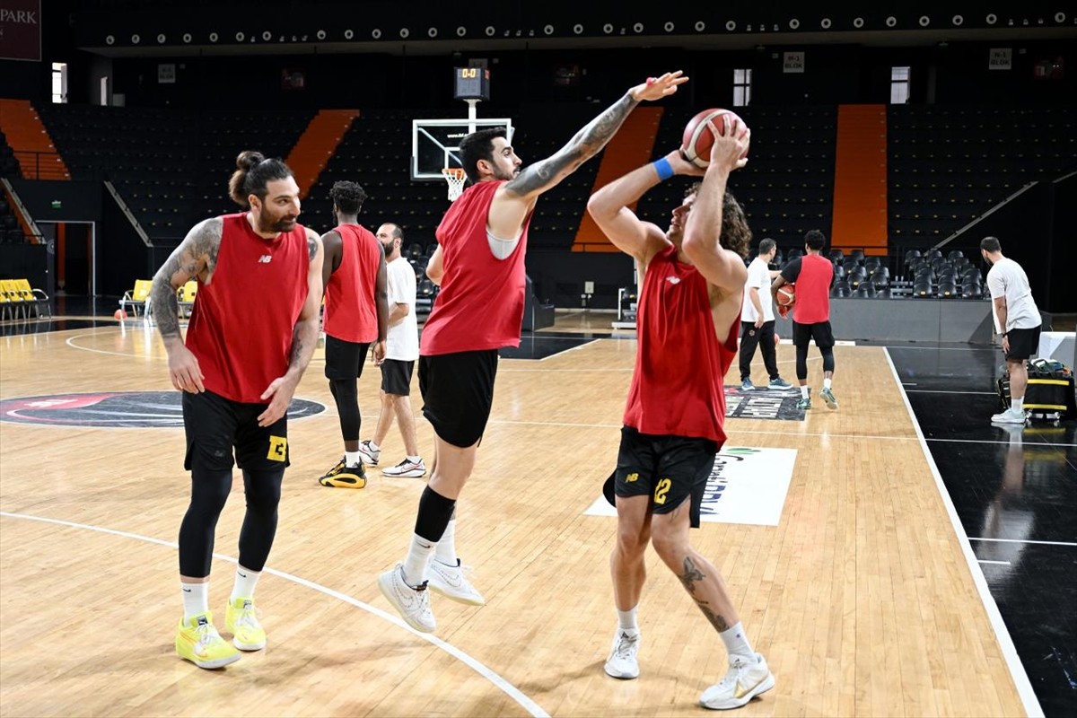Mersin Spor, Türkiye Sigorta Basketbol Süper Ligi'nin play-off çeyrek finalinde Anadolu Efes ile...