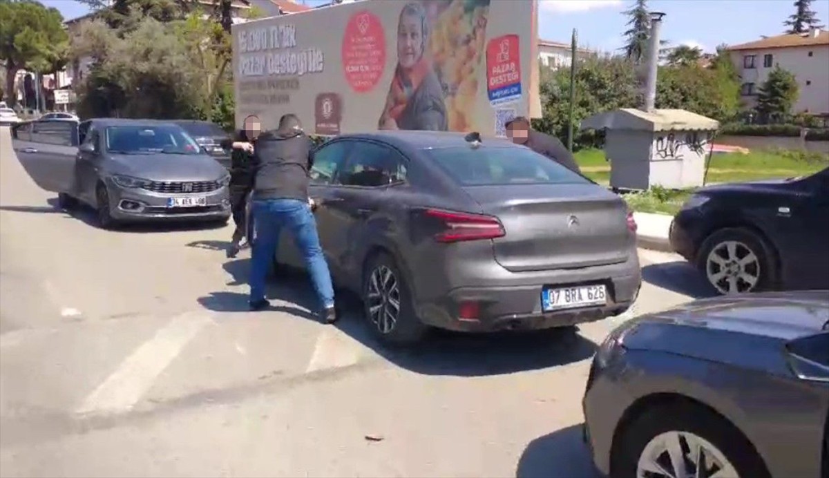 Milli İstihbarat Teşkilatı (MİT), İstanbul'da sahte baz istasyonu kurarak siber casusluk yapan...