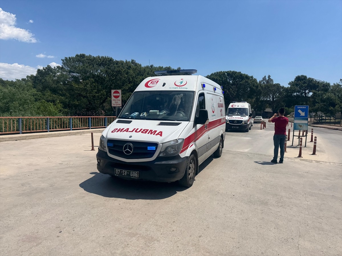 Milli Savunma Bakanlığı (MSB), Antalya açıklarında uçuş yapan Deniz Kuvvetlerine ait SH-70...