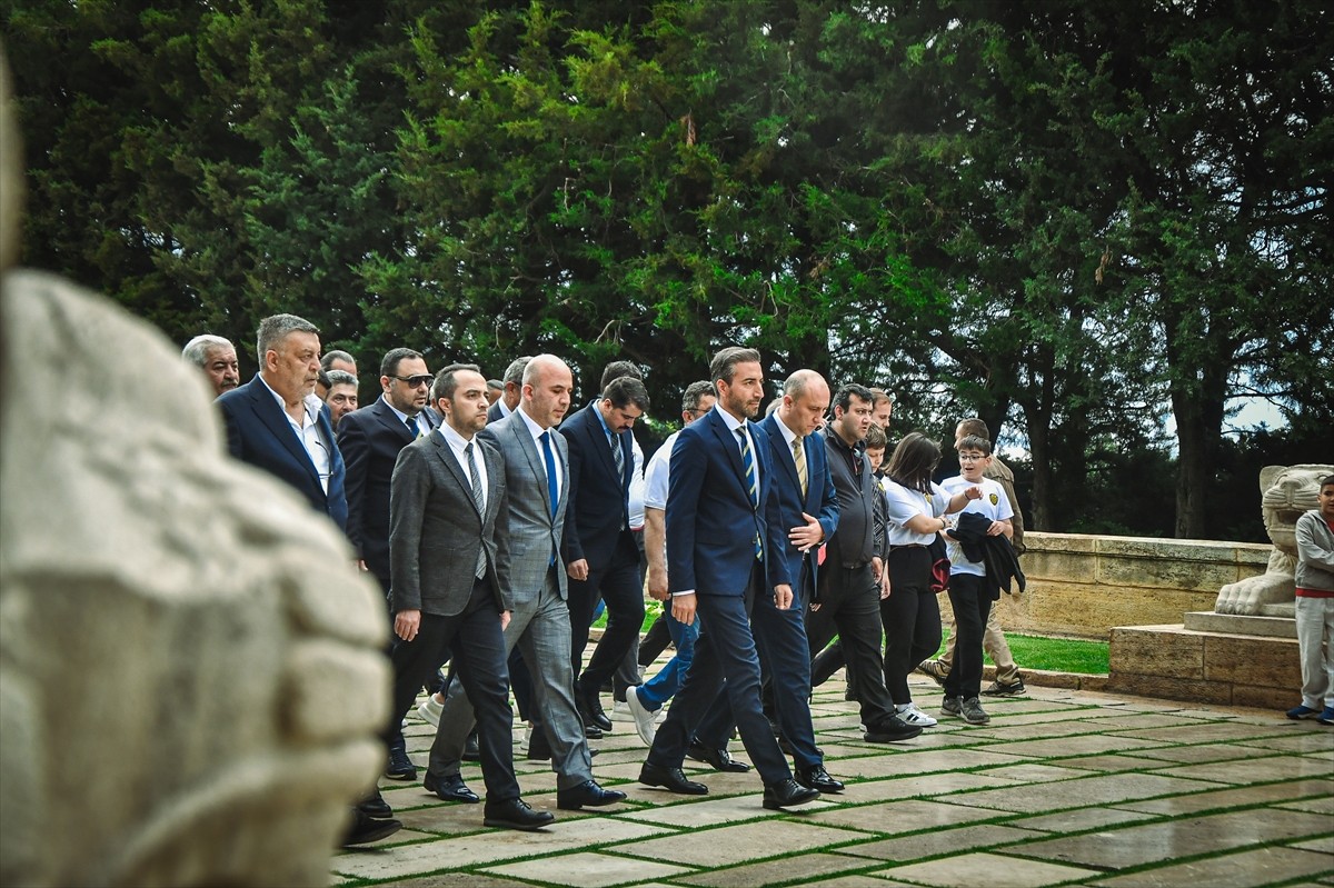 MKE Ankaragücü Kulübünün olağanüstü genel kurulunda başkanlığa seçilen Gazi Ercüment Tekin ve...