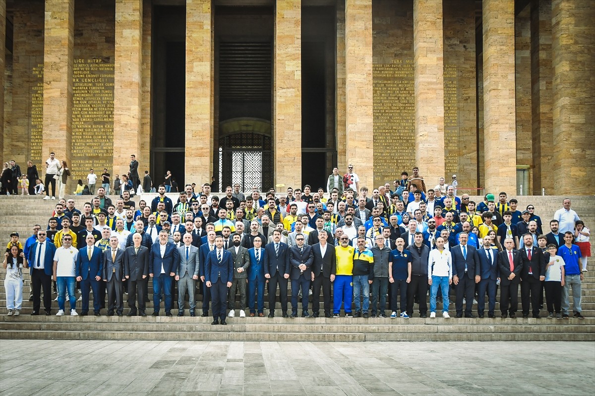 MKE Ankaragücü Kulübünün olağanüstü genel kurulunda başkanlığa seçilen Gazi Ercüment Tekin ve...