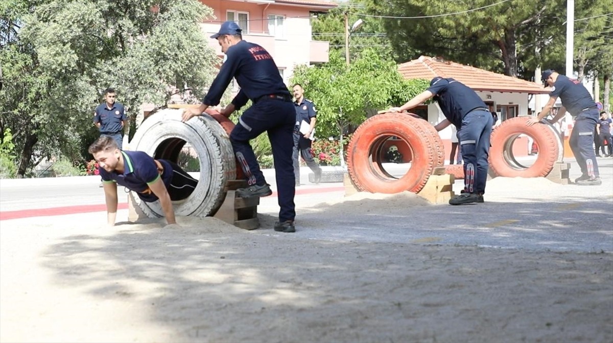 Muğla'da 286 aday, itfaiye eri olmak için zorlu parkurlarda ter döktü.Muğla Büyükşehir Belediyesi...
