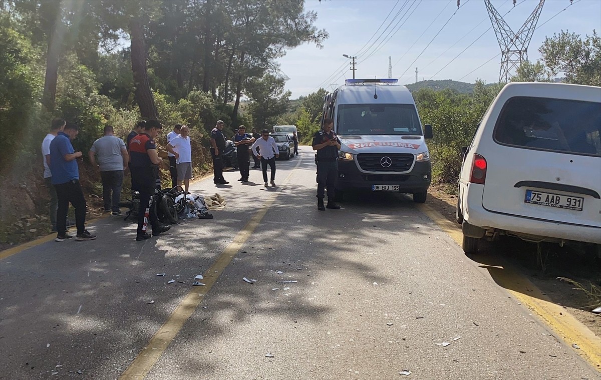 Muğla'nın Bodrum ilçesinde kamyonet ile motosikletin çarpışması sonucu 1 kişi öldü, 1 kişi...