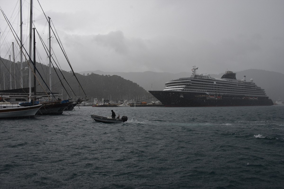 Muğla'nın Marmaris ilçesine "Explora I" isimli kruvaziyerle 590 yolcu geldi. Rodos Limanı'nın...