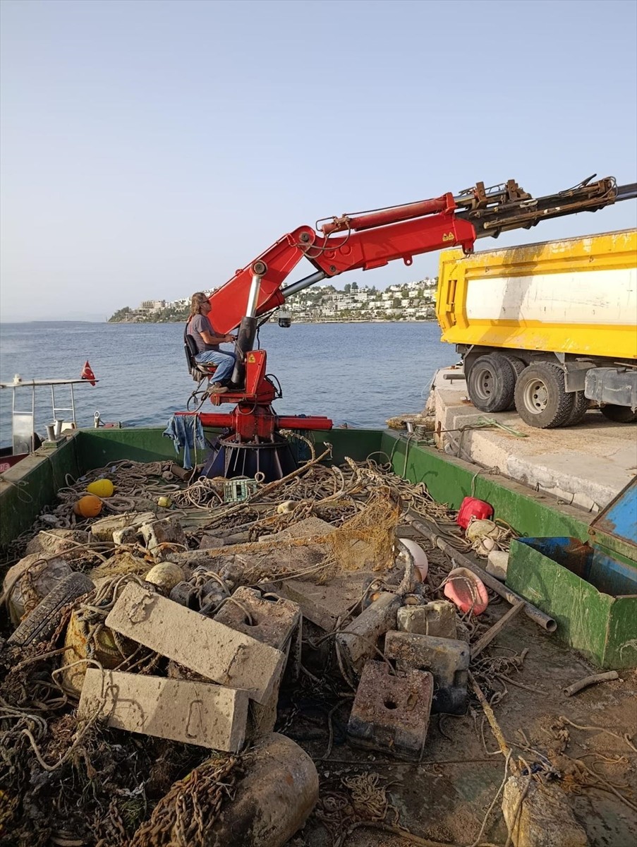 Muğla’nın Bodrum ilçesinde deniz dibinden 45 ton atık toplandı. Bodrum Bölge Liman Başkanlığı...