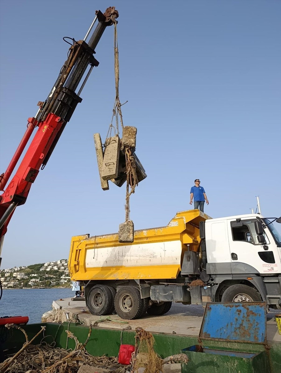 Muğla’nın Bodrum ilçesinde deniz dibinden 45 ton atık toplandı. Bodrum Bölge Liman Başkanlığı...