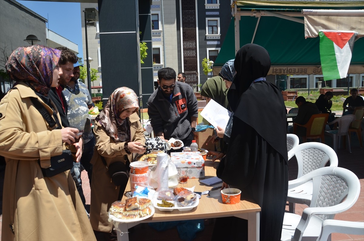 Muş'ta İsrail saldırıları altındaki Gazze'ye yardım kermesi gerçekleştirildi.