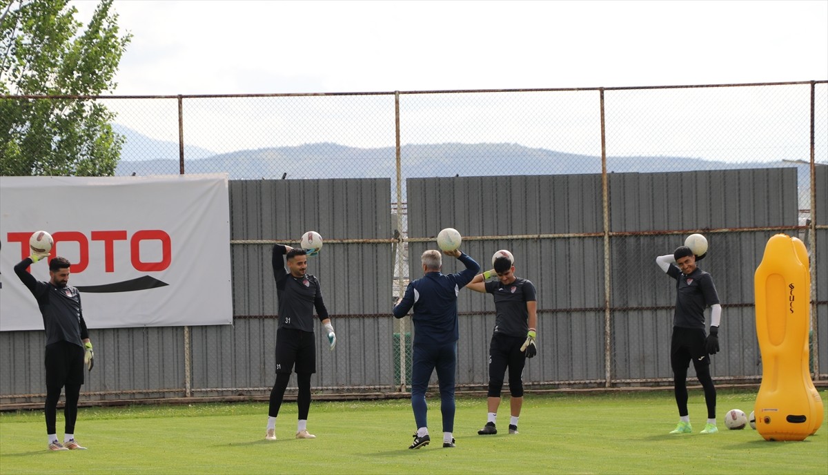 Nesine 2. Lig Kırmızı Grubu ikinci sırada tamamlayan Çimentaş Elazığspor, hazırlandığı play-off...