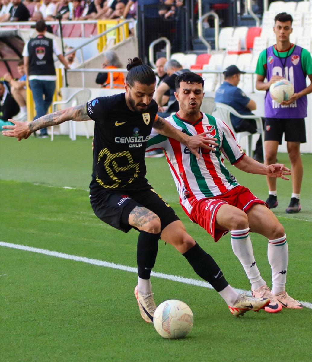 Nesine 3. Lig play-off 3. tur rövanş maçında Karşıyaka ile Muşspor Alsancak Mustafa Denizli...