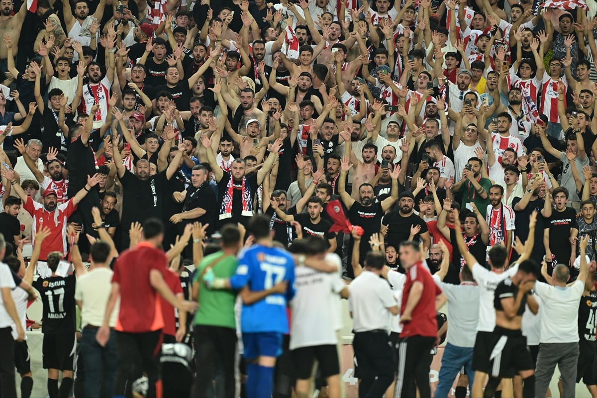 Nesine 3. Lig play-off final maçında Akedaş Epsaş Kahramanmaraş İstiklal Spor, Ayvalıkgücü...