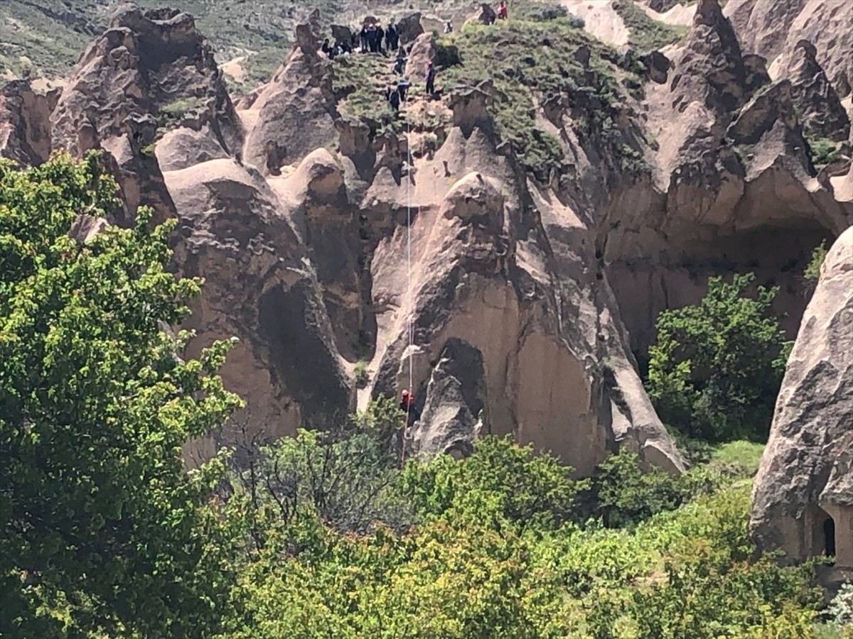 Nevşehir'de bir sıcak hava balonunun zorunlu iniş yaptığı bildirildi. AFAD ve itfaiye ekipleri...