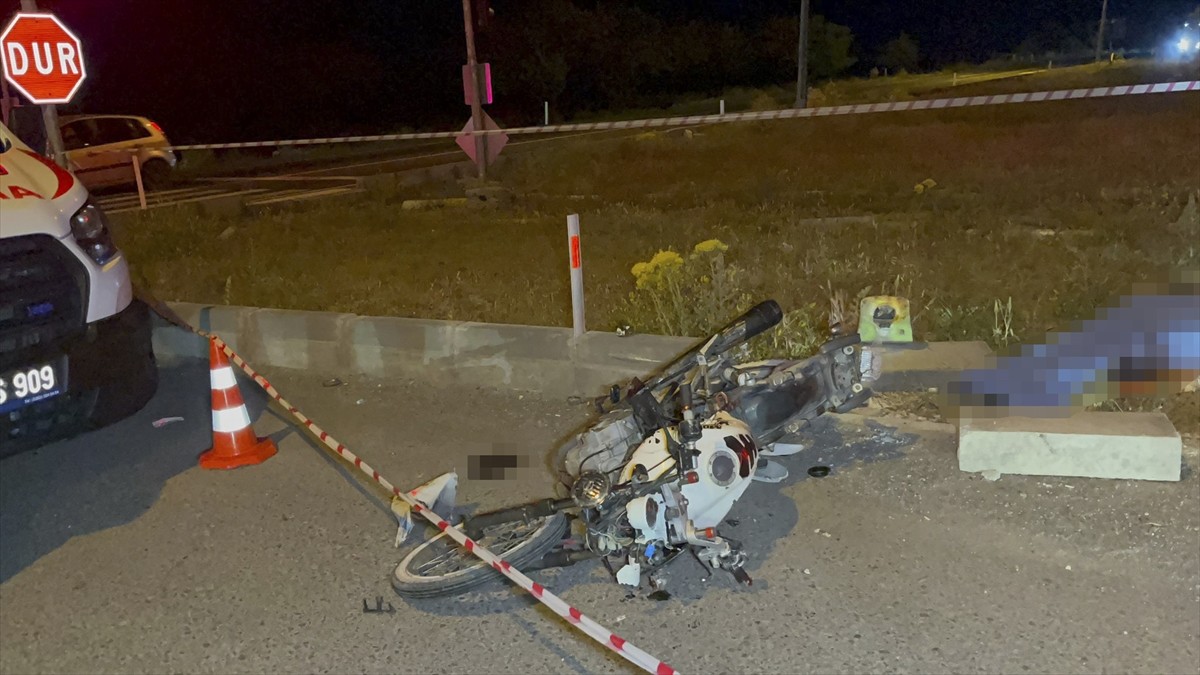 Nevşehir'de minibüsün çarptığı motosiklet sürücüsü hayatını kaybetti.