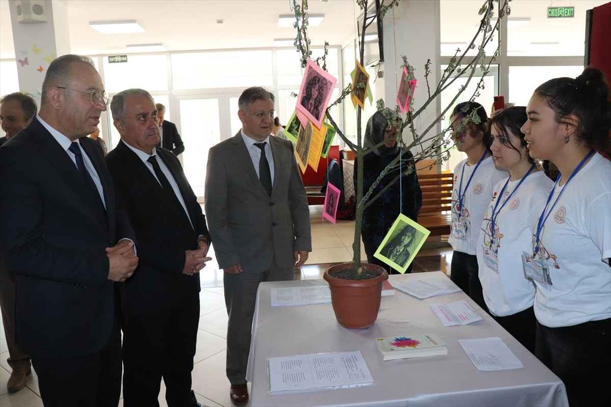 Ordu'nun Ünye ilçesinde 3. TÜBİTAK 4006 Bilim Fuarı açıldı. Arif Nihat Asya Mesleki ve Teknik...