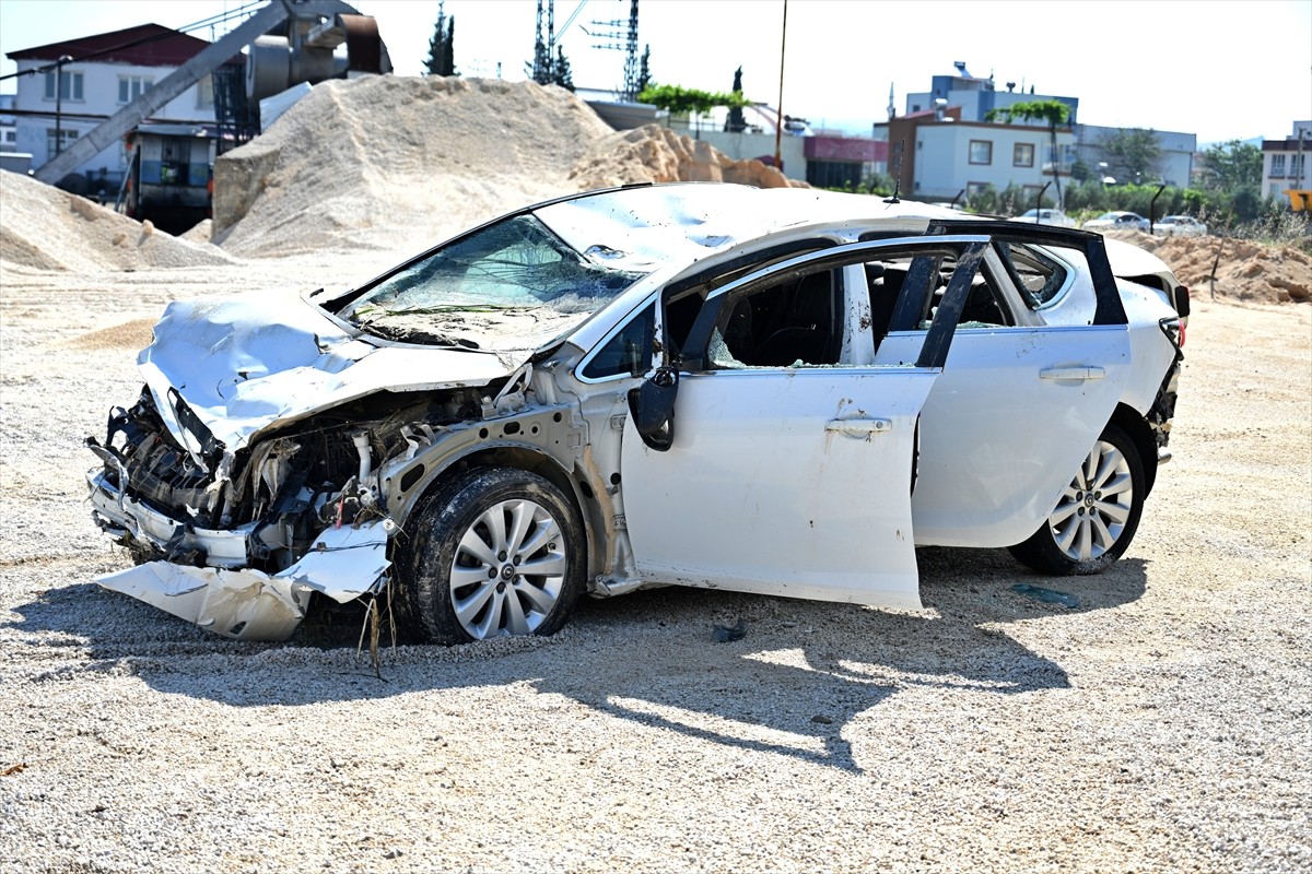 Osmaniye'nin Kadirli ilçesinde dün etkili olan sağanakta Şehit Mehmet Hallaç Mahallesi'nden geçen...