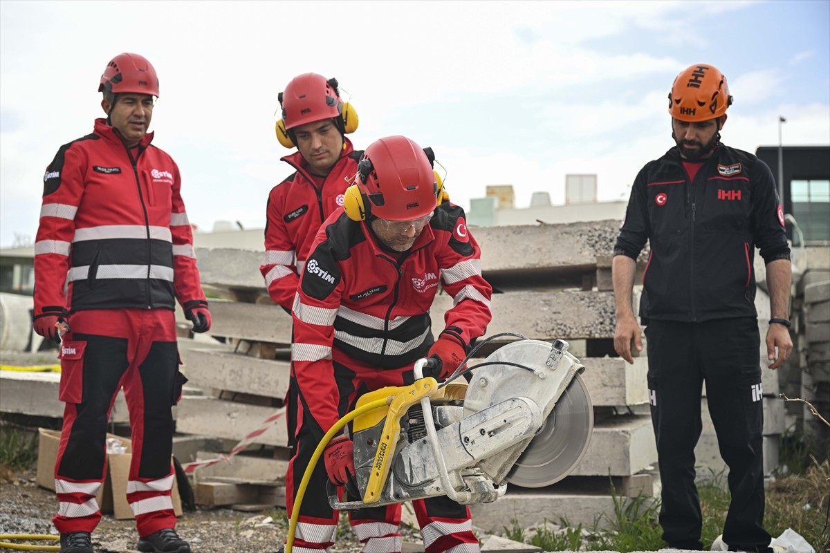 OSTİM Organize Sanayi Bölgesi (OSB) Yönetim Kurulu Başkanı Orhan Aydın, deprem ülkesi Türkiye'de...