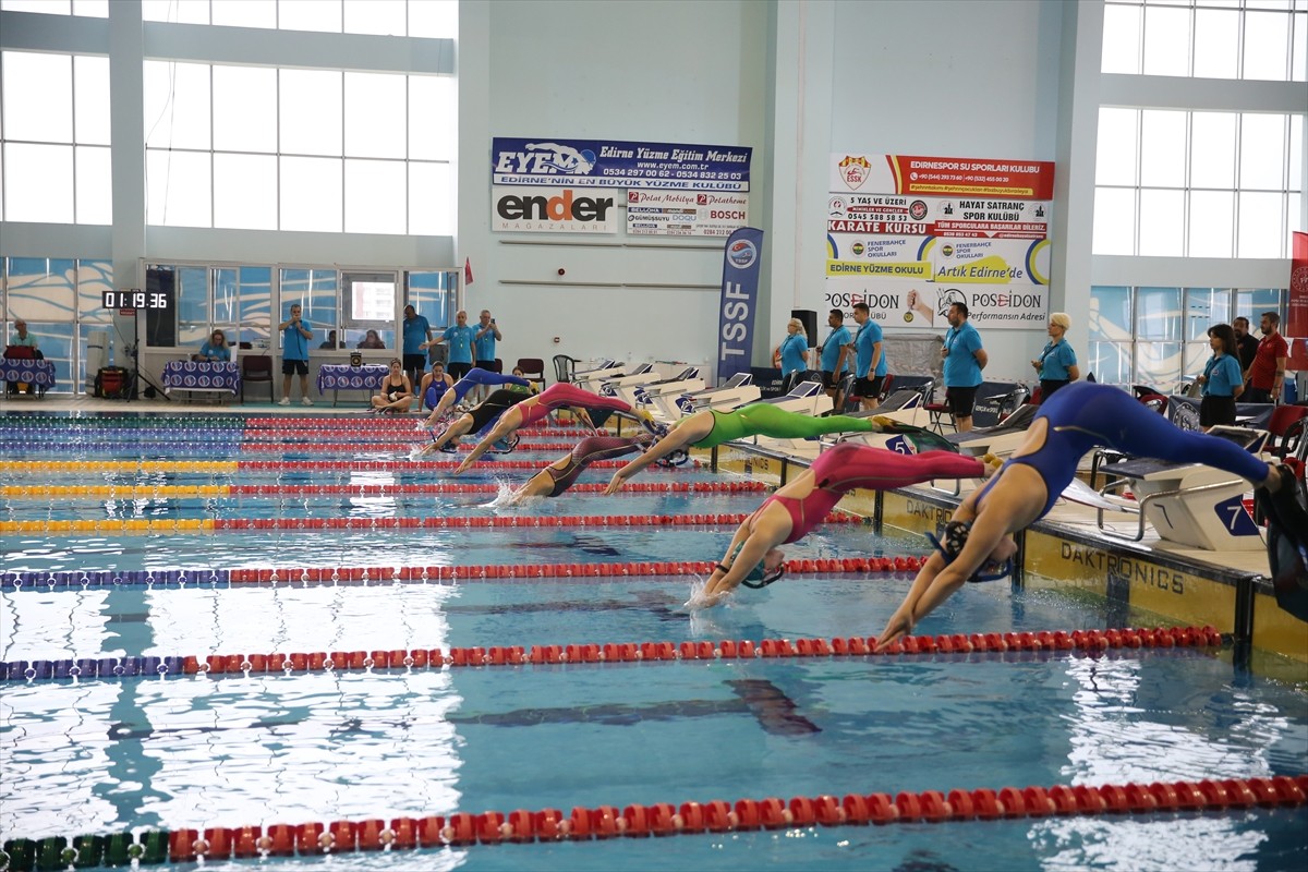 Paletli Yüzme Açık Yaş Bireysel Türkiye Şampiyonası ve milli takım seçmeleri Edirne'de sürüyor....