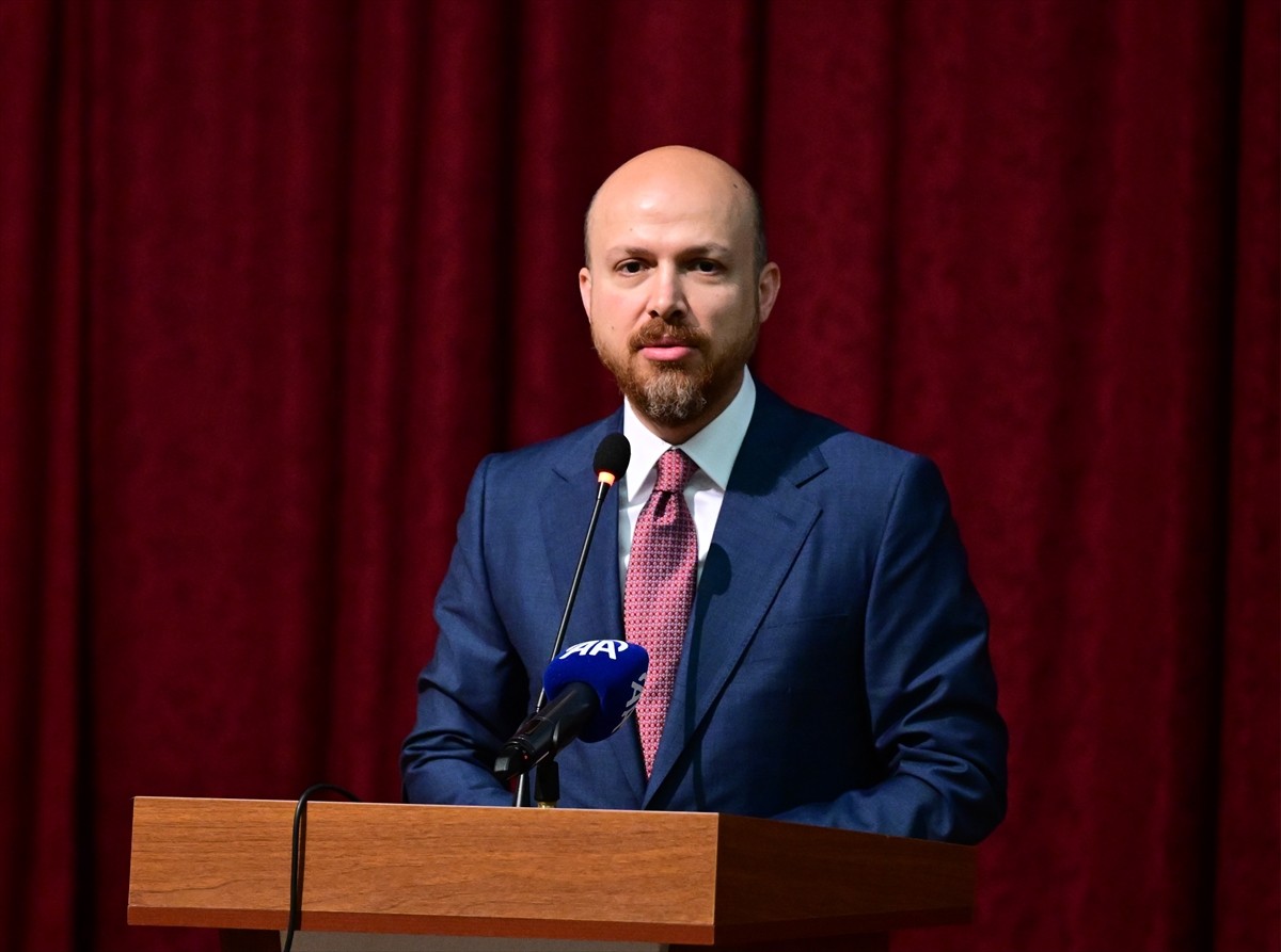 Pendik Ömer Çam Anadolu İmam Hatip Lisesi'nde "gençlik, sivil toplum ve meclis" temasıyla...