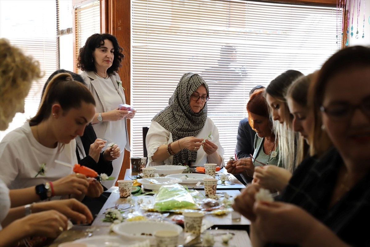 Prizren Yunus Emre Enstitüsü (YEE) ve Kosova Kadın Girişimciler Derneği işbirliğinde düzenlenen...