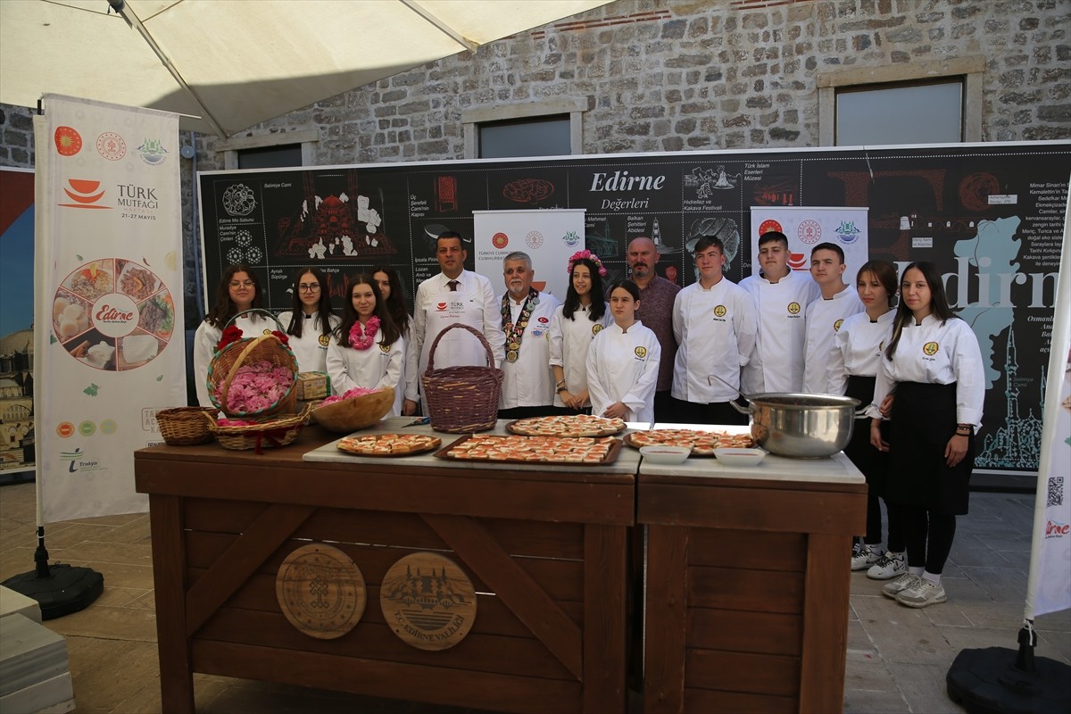 "Türk Mutfağı Haftası" etkinlikleri kapsamında şef adayı öğrenciler, topladıkları Edirne...