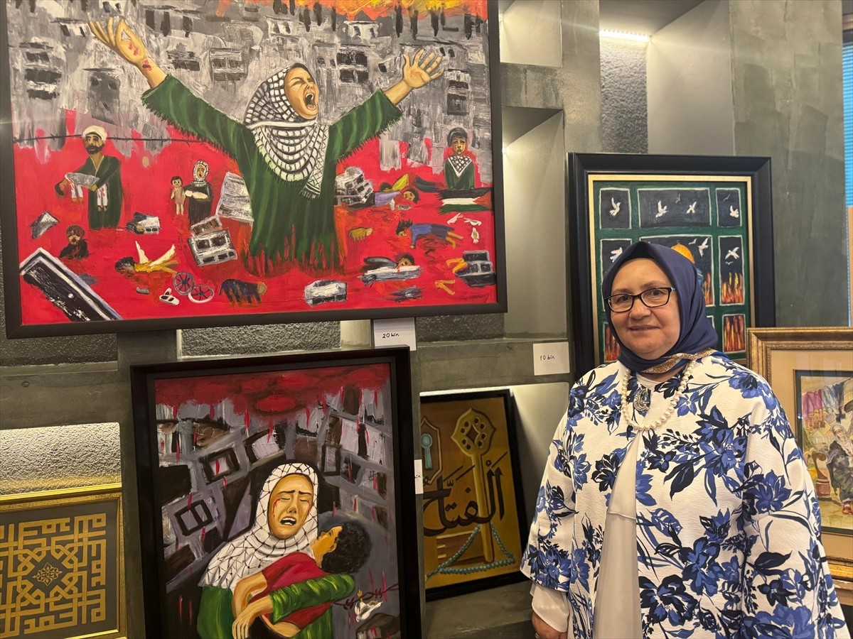 Ressam Çiğdem Yıldız'ın "Elvan Gönlüm" adlı ikinci kişisel sergisi, Üsküdar'daki Çınar...