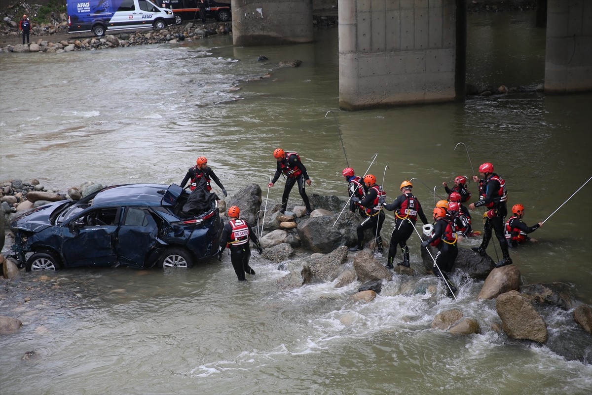 Rize'de, Afet ve Acil Durum (AFAD) Müdürlüğü öncülüğünde bölgesel sel ve taşkın tatbikatı...