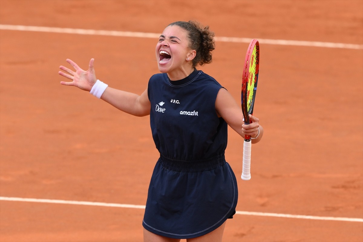 Roma Açık Tenis Turnuvası'nda tek kadınlar finalinde, 4 numaralı seribaşı ABD'li Coco Gauff'u 2-0...