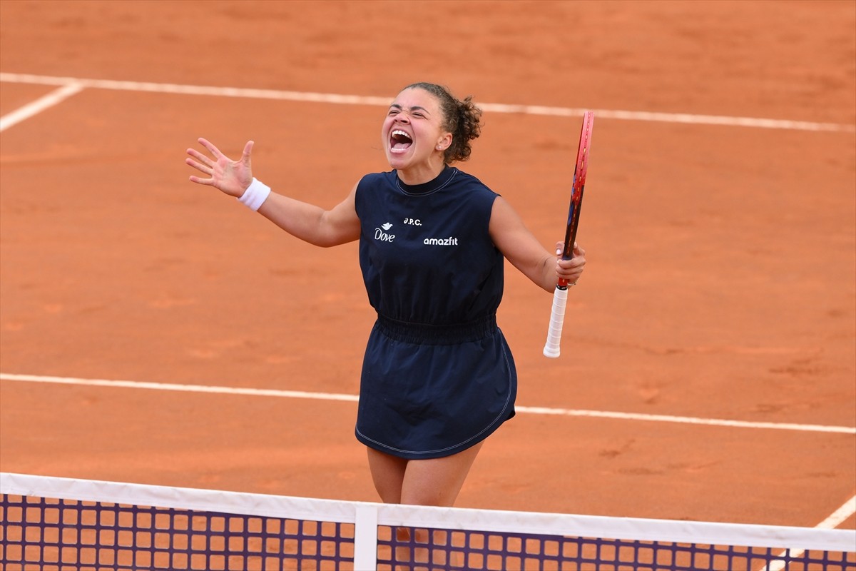 Roma Açık Tenis Turnuvası'nda tek kadınlar finalinde, 4 numaralı seribaşı ABD'li Coco Gauff'u 2-0...