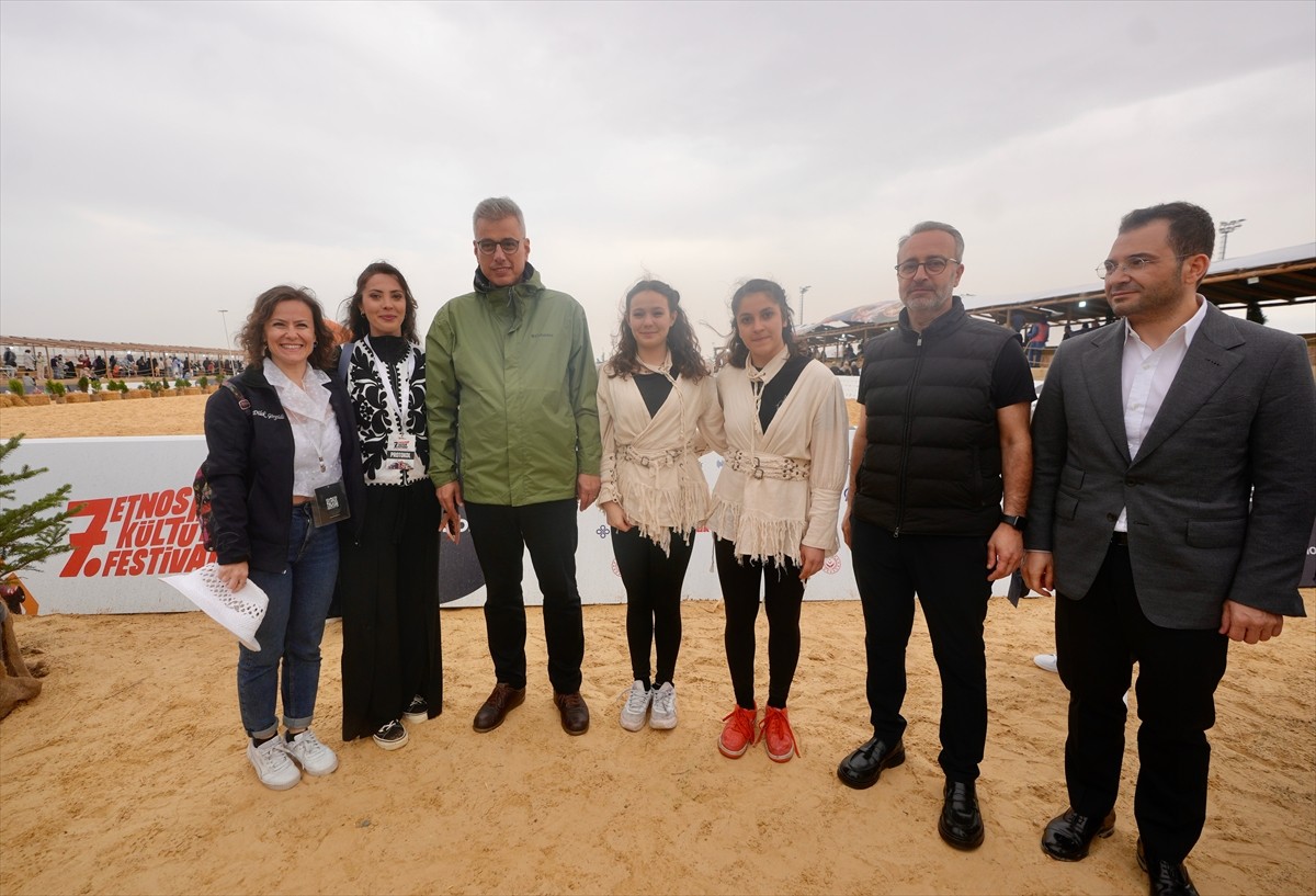 Sağlık Bakanı Kemal Memişoğlu 7. Etnospor Kültür Festivali'ni ziyaret etti.