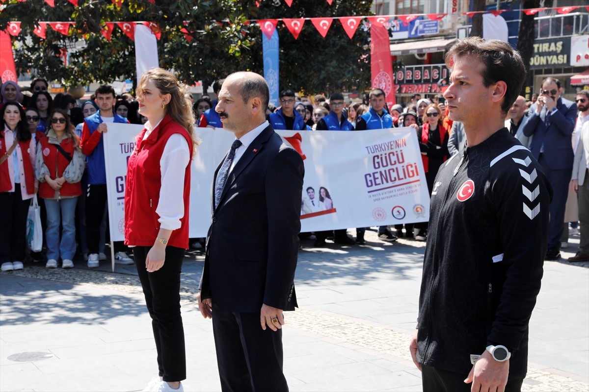 Samsun'da Gençlik Haftası kutlamaları kapsamında çelenk sunma töreni yapıldı. Gençlik ve Spor İl...