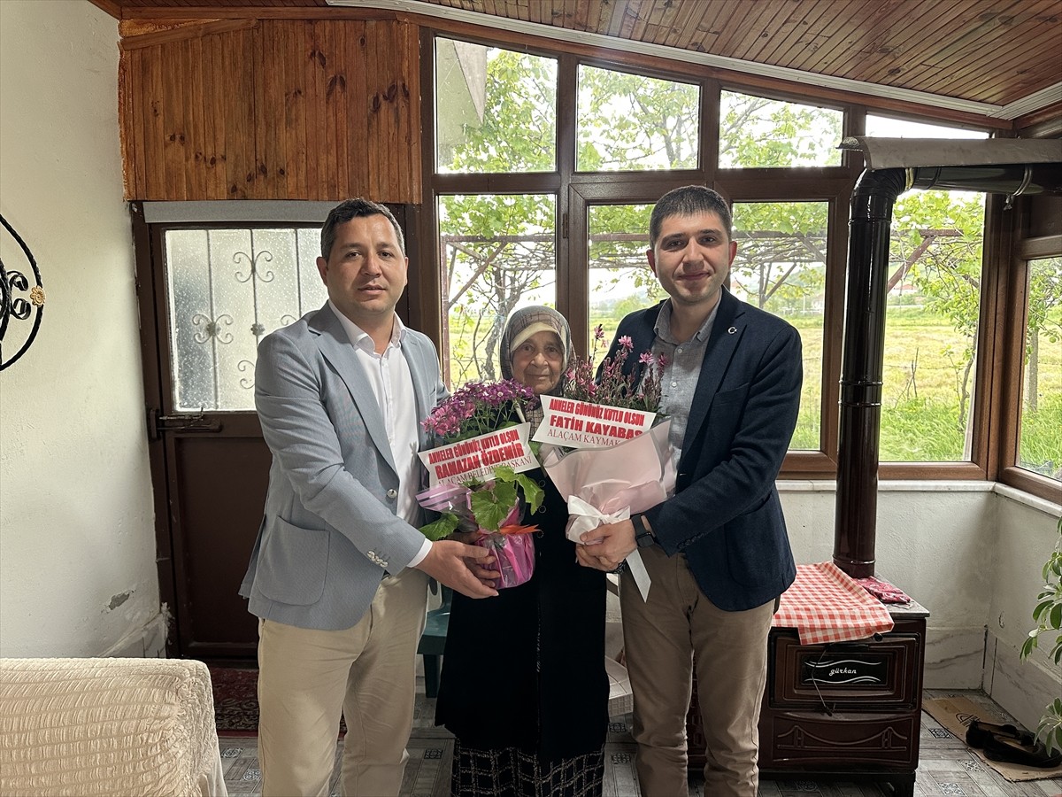 Samsun'un Alaçam ilçesinde 15 Temmuz darbe girişiminde şehit düşen Sevgi Yeşilyurt'un annesi...